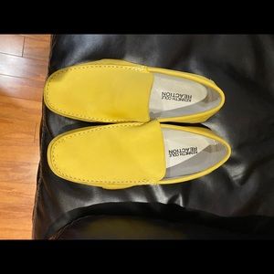 Slip on men shoe yellow